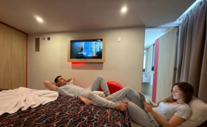 Habitación con iluminación ambiental